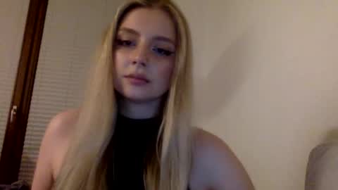 mayaflirt online show from April 2026 08:37:01 PM