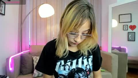 Mayajhons online show from May 2026 12:10:01 PM