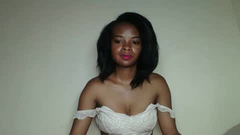 Snapshot of mayalabelle chatting on December 2025 02:49:01 AM mayalabelle online show from December 2025 02:49:01 AM