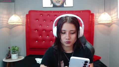 Snapshot of mayamoira chatting on December 2024 06:14:01 PM Maya online show from December 2024 06:14:01 PM