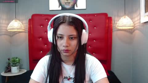 Snapshot of mayamoira chatting on December 2024 11:39:02 AM Maya online show from December 2024 11:39:02 AM