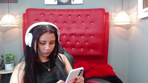 Snapshot of mayamoira chatting on December 2024 11:33:02 AM Maya online show from December 2024 11:33:02 AM