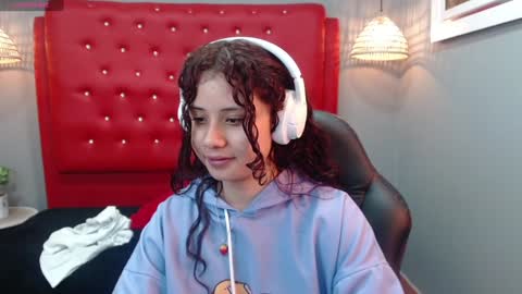 Snapshot of mayamoira chatting on December 2024 02:42:02 PM Maya online show from December 2024 02:42:02 PM
