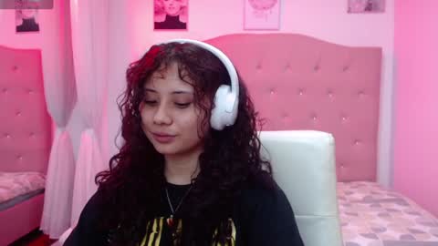 Snapshot of mayamoira chatting on January 2025 02:55:01 PM Maya online show from January 2025 02:55:01 PM