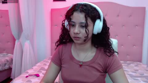 Snapshot of mayamoira chatting on January 2025 03:11:02 PM Maya online show from January 2025 03:11:02 PM