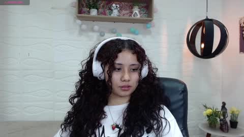 Snapshot of mayamoira chatting on January 2025 07:15:01 PM Maya online show from January 2025 07:15:01 PM