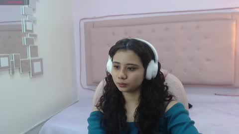 Snapshot of mayamoira chatting on March 2025 12:43:01 PM Maya online show from March 2025 12:43:01 PM