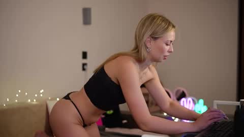 Snapshot of mayarayy chatting on November 2025 04:26:02 AM M A Y A online show from November 2025 04:26:02 AM