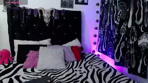 Snapshot of mayaredd chatting on October 2025 03:38:01 AM mayaredd online show from October 2025 03:38:01 AM