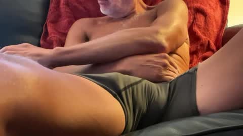 maybe_eriqq online show from November 2025 08:19:01 PM