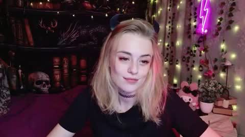 Snapshot of maybe_yours333 chatting on August 2026 12:08:01 PM maybe_yours333 online show from August 2026 12:08:01 PM