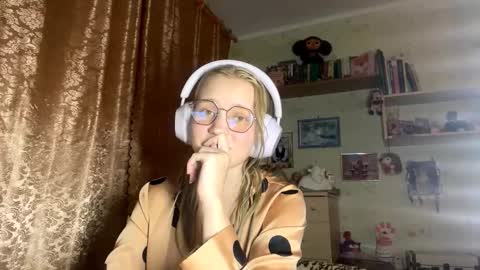 Lola online show from October 2025 07:21:01 PM