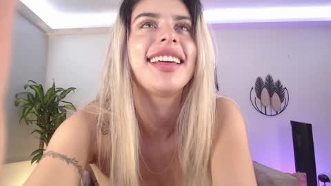Snapshot of mayli_xx chatting on February 2025 06:45:02 AM ALIS online show from February 2025 06:45:02 AM