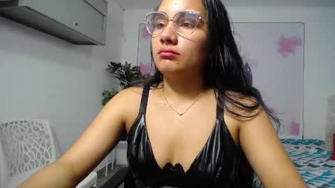 Maylin  online show from April 2026 07:01:01 PM