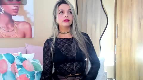 Snapshot of maylinfox chatting on February 2025 01:10:02 PM MaylinFox online show from February 2025 01:10:02 PM
