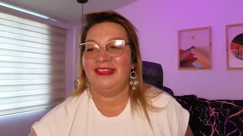 Mailyn online show from September 2025 07:36:02 PM