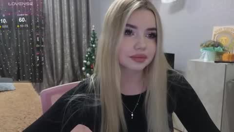 Snapshot of maymallorie chatting on December 2024 02:33:01 PM may online show from December 2024 02:33:01 PM