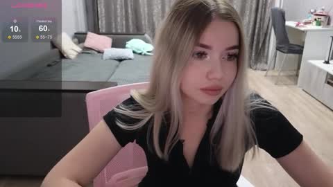 Snapshot of maymallorie chatting on October 2025 09:01:01 PM may online show from October 2025 09:01:01 PM