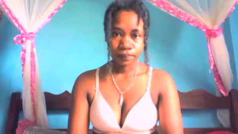 Snapshot of mayrah5 chatting on February 2025 03:43:02 AM mayrah online show from February 2025 03:43:02 AM