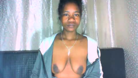 Snapshot of mayrah5 chatting on October 2025 12:09:01 AM mayrah online show from October 2025 12:09:01 AM