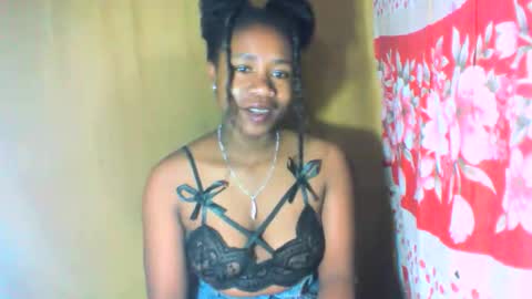 Snapshot of mayrah5 chatting on October 2025 06:06:02 AM mayrah online show from October 2025 06:06:02 AM