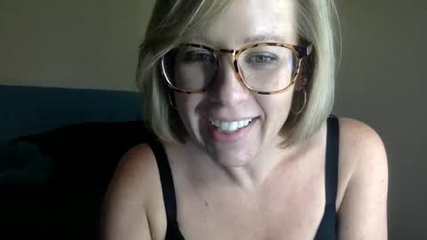 mayzie_mac online show from July 2026 08:59:02 PM