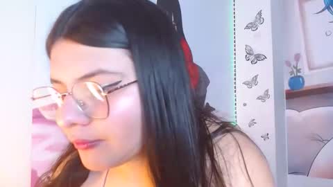 mackenna av online show from November 2025 11:43:02 AM