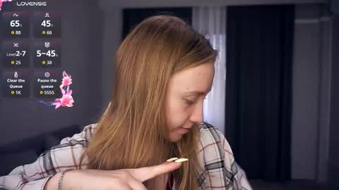 Snapshot of mckenziedyen chatting on November 2025 06:47:02 AM Mary online show from November 2025 06:47:02 AM