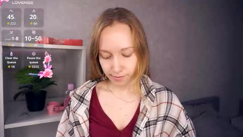 Snapshot of mckenziedyen chatting on November 2025 06:35:02 AM Mary online show from November 2025 06:35:02 AM