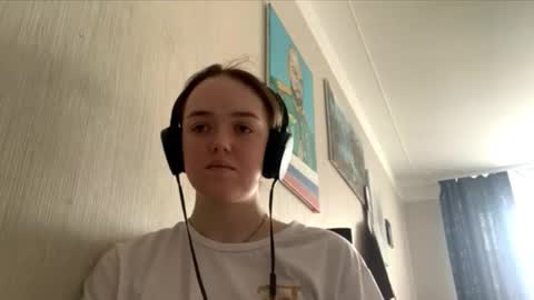 Snapshot of mckenziemoitoza chatting on October 2025 08:45:02 AM Hello Lisa here Help me to make 50 thumbs up 333 online show from October 2025 08:45:02 AM