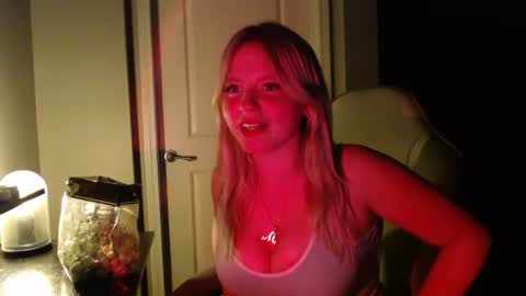 Snapshot of mckenziereese chatting on August 2026 03:43:02 AM mckenziereese online show from August 2026 03:43:02 AM
