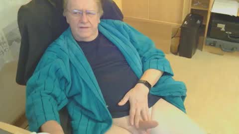 Snapshot of mcswis6 chatting on April 2026 04:24:01 AM mcswis6 online show from April 2026 04:24:01 AM