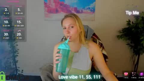 Snapshot of me1issa_bell chatting on May 2026 12:38:01 AM Melissa online show from May 2026 12:38:01 AM