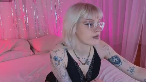 Snapshot of me1roze chatting on March 2026 07:58:01 AM Roze online show from March 2026 07:58:01 AM