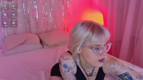 Snapshot of me1roze chatting on March 2026 08:26:33 AM Roze online show from March 2026 08:26:33 AM