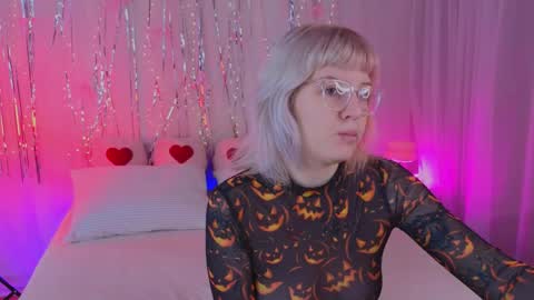 Snapshot of me1roze chatting on April 2026 07:53:01 AM Roze online show from April 2026 07:53:01 AM