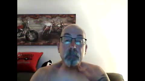Snapshot of meathome3 chatting on April 2026 03:20:01 AM me at home online show from April 2026 03:20:01 AM