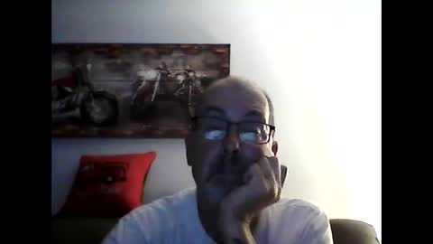Snapshot of meathome3 chatting on May 2026 04:07:02 AM me at home online show from May 2026 04:07:02 AM