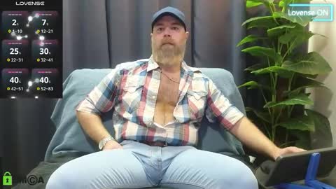 Snapshot of meaty_roll chatting on October 2025 03:17:01 AM Meaty Roll online show from October 2025 03:17:01 AM