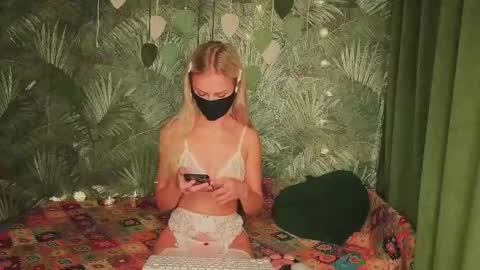 meeeewmeeeeow online show from October 2025 09:31:02 PM