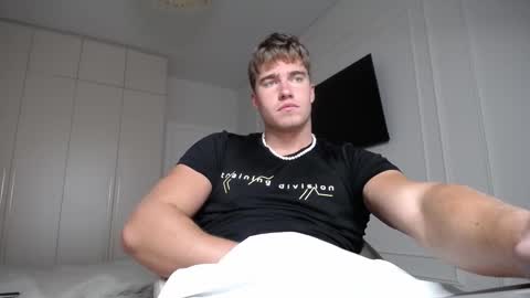 Max online show from September 2025 04:00:02 PM