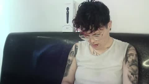 Snapshot of megan_coop3r_ chatting on February 2025 07:21:01 PM Megan and sophi online show from February 2025 07:21:01 PM