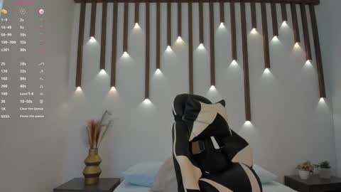 MEGAN COOPER online show from November 2025 07:17:01 PM