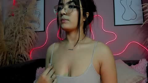 Snapshot of megan_moore__ chatting on December 2024 12:59:02 PM online show from December 2024 12:59:02 PM