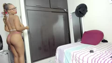 megan        online show from October 2025 04:13:01 AM