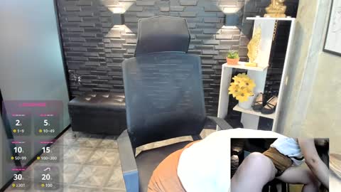 Snapshot of megann_hill chatting on December 2024 01:06:01 PM Megan online show from December 2024 01:06:01 PM