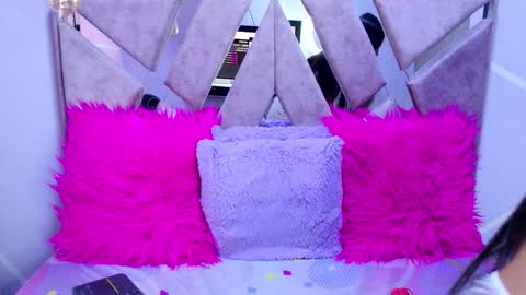 Megann Noa  online show from October 2025 09:00:02 PM