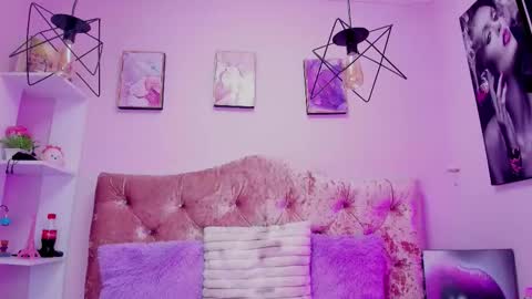 Megann Noa  online show from November 2025 08:09:01 PM