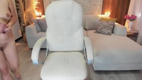 Megan  online show from December 2025 07:41:02 PM