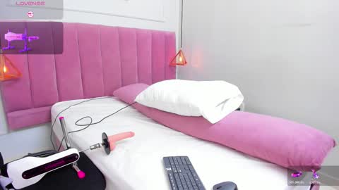 Megan  online show from November 2025 07:46:02 PM